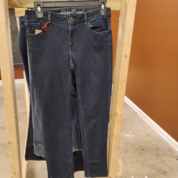 Eddie Bauer Jeans Petite 6 | Slightly Curvy | Slim Straight | Medium Wash - Picture 1 of 3